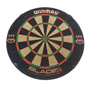 Winmau Blade 4 Dartboard 18in Black Red Green Sisal Bristle BDO Professional